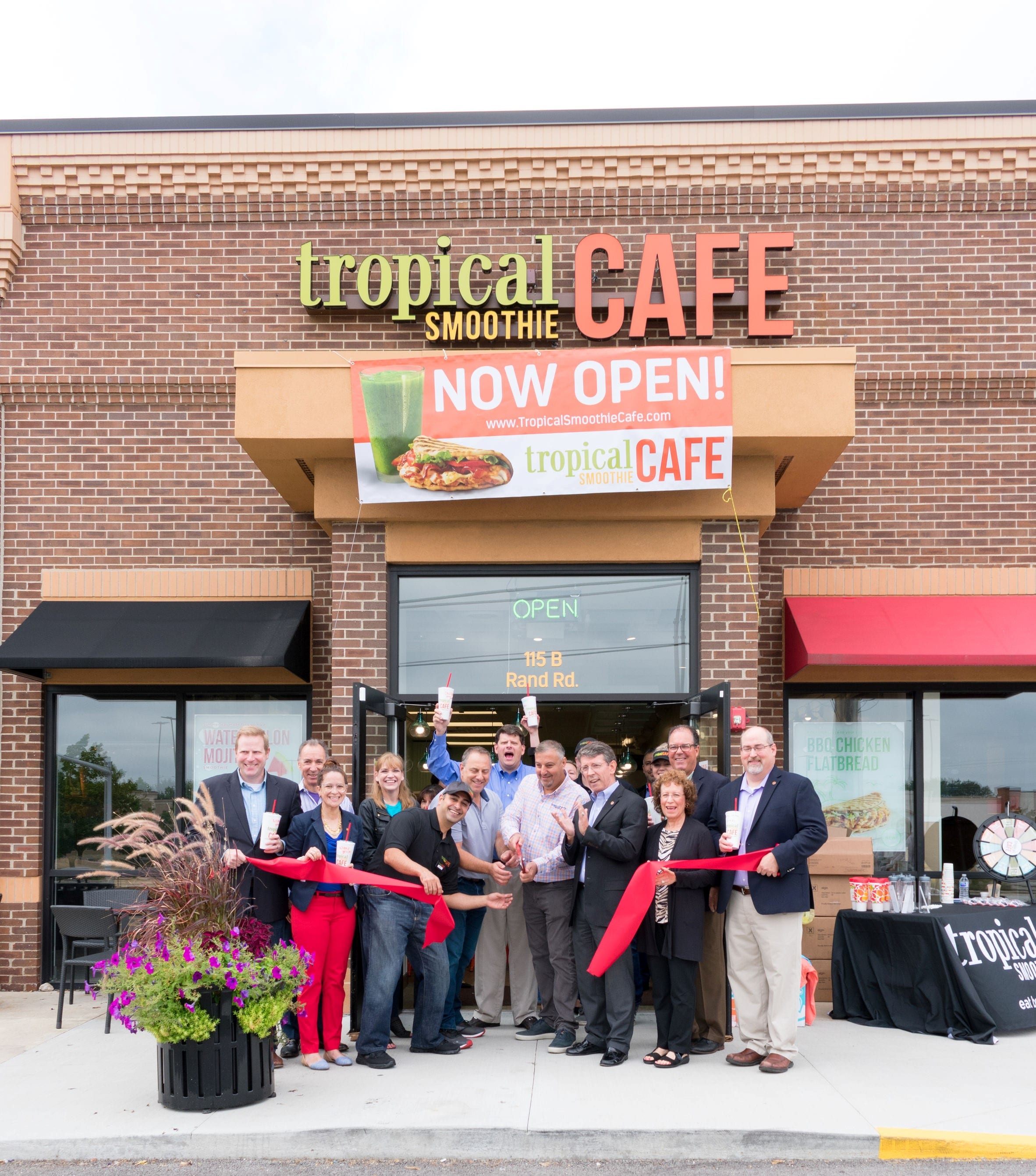 Tropical Smoothie Cafe 800th Grand opening ribbon cutting